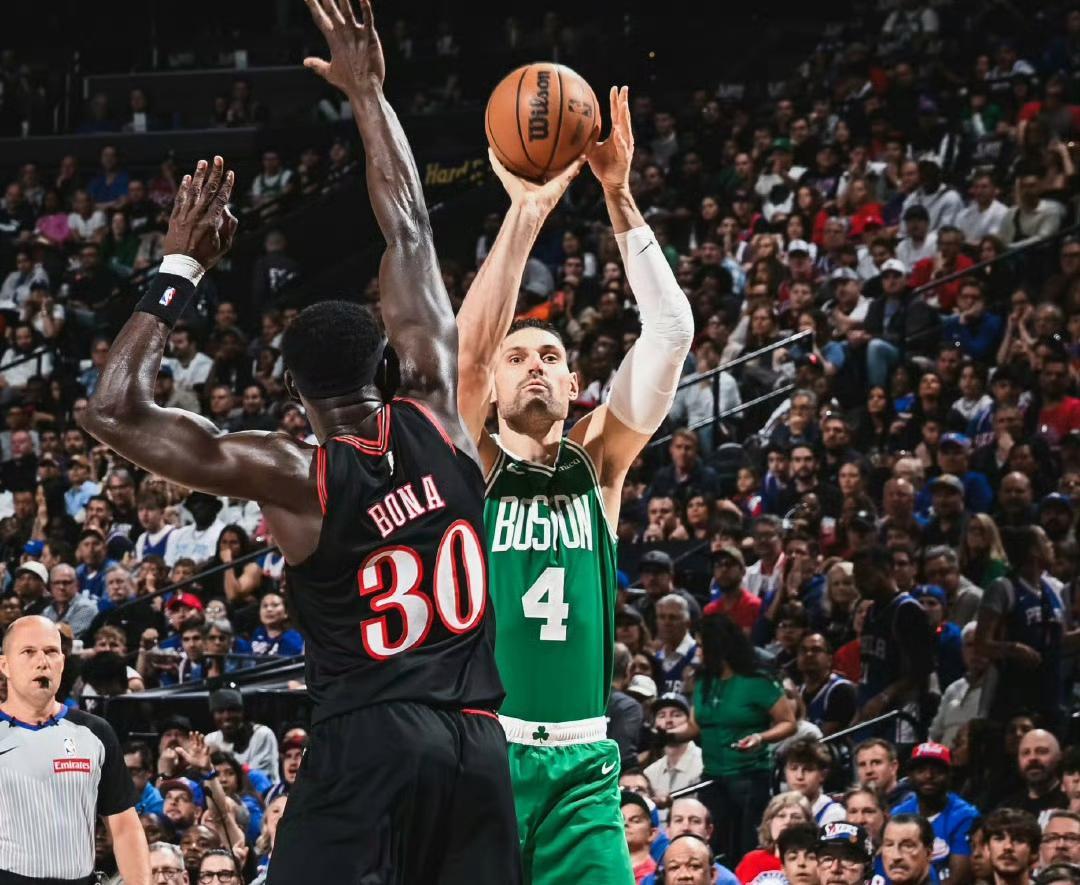 开云入口-绿军险胜76人!2-1领先,双探花轰50+11+11,马克西空砍31分6助